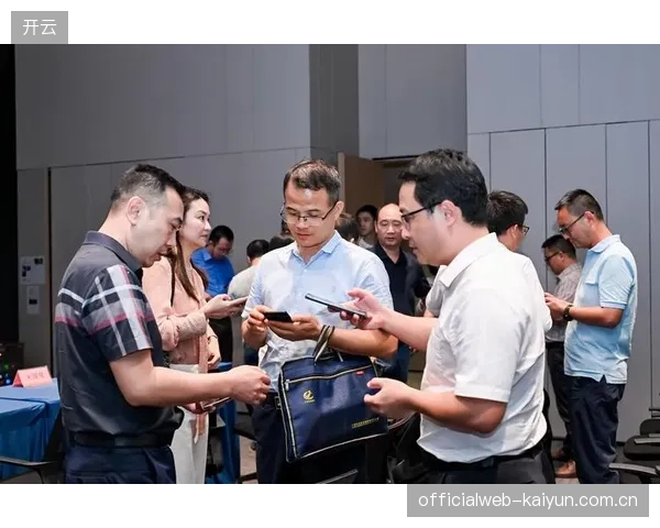 早期招标被单一技术供应商深度“锁定”，导致后续系统升级和数据迁移面临巨大障碍